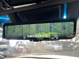 【デジタルインナーミラー】後席の大きな荷物や同乗者で後方が確認しづらい時でも安心!カメラが撮影した車両後方の映像をルームミラー内に表示。クリアな視界で状況の確認が可能です!
