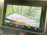 【バックカメラ】駐車時に後方がリアルタイム映像で確認できます。大型商業施設や立体駐車場での駐車時や、夜間のバック時に大活躍!運転スキルに関わらず、今や必須となった装備のひとつです!