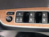 パワーウィンドは今や当たり前の機能ですが、無いと困る機能です。運転席からの操作で、全席の窓を振るオープンにしたり、フルクローズが可能です。