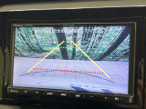 【バックカメラ】駐車時に後方がリアルタイム映像で確認できます。大型商業施設や立体駐車場での駐車時や、夜間のバック時に大活躍!運転スキルに関わらず、今や必須となった装備のひとつです!
