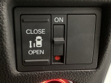 【片側パワースライドドア】片側がパワースライドドアになっており、運転席のスイッチやスマートキーでも開閉が可能です!開口部も広いので乗り降りも楽々♪