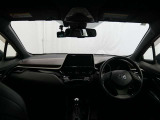 見通しのよいすっきりとした視界で、誰でも運転しやすいです。運転のしやすさは疲れにくさにも繋がりますよ♪