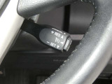 【レーダークルーズコントロール】(全車速追従機能付)付きです。車速に応じて追従支援してくれるので、ロングドライブも快適です。詳細は販売店スタッフまでおたずねください。