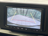 【バックカメラ】駐車時に後方がリアルタイム映像で確認できます。大型商業施設や立体駐車場での駐車時や、夜間のバック時に大活躍!運転スキルに関わらず、今や必須となった装備のひとつです!