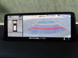 周囲の見通しを高めた設計、狭い場所での取り回しや駐車をサポートする全周囲カメラ(360&deg;ビューモニター)を装備。上空から見下ろす視点の画面を見ながらの操作で、感覚が掴みやすく駐車が楽になります。