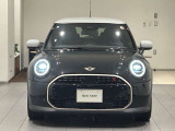 地域最大級の展示台数!お気に入りのお車があれば、ぜひステアリングを手にしてください。稀少モデルも鋭意取り揃え、幅広いニーズにお応え致します。スタッフ一同皆様のご来店を、心よりお待ち申し上げます。