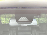 【トヨタセーフティセンス】走行中に前方の車両等を認識し、衝突しそうな時は警報とブレーキで衝突回避と被害軽減をアシスト。より安全にドライブをお楽しみいただけます。