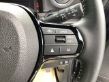 Hondaセンシングの機能のひとつ、アダプティブクルーズコントロール付!アクセルから足を離しても設定したスピードと前車との車間を保ち走行してくれます!車線維持もアシスト☆高速道路で疲労軽減ですね☆