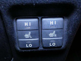 運転席と助手席には寒い時にうれしいシートヒーターが装備されてます。