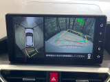 【パノラミックビューモニター】専用のカメラにより、上から見下ろしたような視点で360度クルマの周囲を確認することができます☆死角部分も確認しやすく、狭い場所での切り返しや駐車もスムーズに行えます。