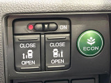 【両側パワースライドドア】スマートキーや運転席のスイッチで後席両側スライドドアの開閉が可能♪電動だから力を入れてドアを開ける必要が無く、小さなお子様でも簡単に開け閉めでき快適です♪