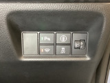 ハンドルの右側にはヘットライトリベライザーとHondaセンシング用のメインスイッチがついています。ヘッドライトリベライザーは道路状況や積荷の加重に応じてライトの高さを調節できます。