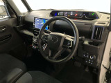 前方の見通しが良いすっきりした視界、誰でも扱いやすく運転できます。疲れにくく安心ドライブを更に快適なものにします!