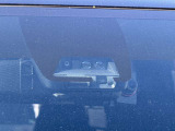 【トヨタセーフティセンス】走行中に前方の車両等を認識し、衝突しそうな時は警報とブレーキで衝突回避と被害軽減をアシスト。より安全にドライブをお楽しみいただけます。