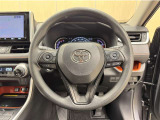 ステアリングスイッチ搭載!手を離さずに手元のスイッチでさまざまな操作が可能。運転中、視線をそらさなくても操作ができて安全です!