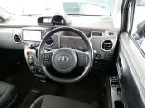 【運転席】運転席周りの画像です。プロの手で隅々までクリーニングしています。ご来店いただき実際に見てみてくださいね☆