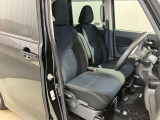 【運転席・助手席転席】運転席の足もともゆったりで長距離ドライブでも快適に★