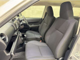 トヨタ中古車「まるごとクリーニング」施工済。外装はもちろん内装はシートを外して見えない所まで徹底洗浄しています。