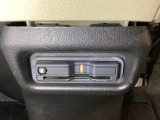 パワーウインドウの下にETCがついています。高速道路の料金所の通過も楽々です。 カードの取り出しもしやすい場所についています。