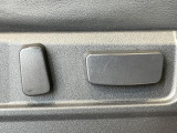 【パワーシート】スイッチ一つで簡単にシートの微調整が可能!電動だから力もいりません!快適なシートポジションにセットして、快適なドライブをお楽しみください。