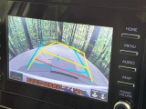 【バックカメラ】駐車時に後方がリアルタイム映像で確認できます。大型商業施設や立体駐車場での駐車時や、夜間のバック時に大活躍!運転スキルに関わらず、今や必須となった装備のひとつです!