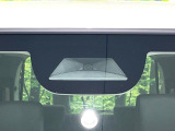 【ホンダセンシング】走行中に前方の車両等を認識し、衝突しそうな時は警報とブレーキで衝突回避と被害軽減をアシスト。より安全にドライブをお楽しみいただけます。