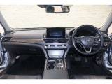 操作性に優れた運転席となります!小物入れや各ボタンの配置にこだわり、使いやすいです!座り心地もよく視認性も良好なのでロングドライブもお任せ下さい!