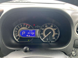 視認性の高いメーターで運転情報を的確に把握できます