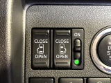 【両側パワースライドドア】スマートキーや運転席のスイッチで後席両側スライドドアの開閉が可能♪電動だから力を入れてドアを開ける必要が無く、小さなお子様でも簡単に開け閉めでき快適です♪