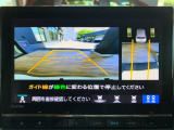 【リヤカメラあんしんプラス】車線変更時や後退時の危険を検知し、ナビ画面でお知らせして安全運転をサポートします。