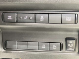 【運転席スイッチ】運転席スイッチでスライドドアの開閉ができます。