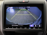 【バックカメラ】駐車時に後方がリアルタイム映像で確認できます。大型商業施設や立体駐車場での駐車時や、夜間のバック時に大活躍!運転スキルに関わらず、今や必須となった装備のひとつです!
