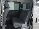 コンパクトなボディの中に、長さ・高さともに、ゆとりのある室内空間です!軽自動車でも大人2人がラクに座れるリヤ席です♪室内も専門のスタッフによる清掃済みだでキレイです♪是非一度ご覧ください!