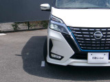 LEDヘッドランプ装備!LEDの白色光で遠くまで明るく照らし、夜間の安全運転をサポートします。