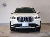 【BMWの伝統】BMWの特徴的な&ldquo;キドニーグリル&rdquo;は、80年以上続く伝統の形でございます。変わらないこだわりのデザインが、プレミアムブランド&ldquo;BMW&rdquo;を創り出します。