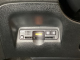 ハンドルの左下にETCがついています。高速道路の料金所の通過も楽々です。カードの取り出しもしやすい場所についています。