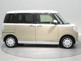 【左側面】便利な両側パワースライドドアを備えています。小回りが利き細い道でも運転しやすいサイズ感です。