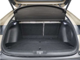 大口なテールゲートは活用の幅を広げてくれます!幅広、低い床面で大きな荷物の出し入れが簡単になります!日々のショッピング、レジャー等、生活を一段上のものにしてくれます!