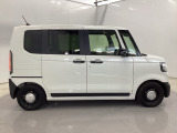 HONDA独自のセンターレイアウト燃料タンクで、見た目以上に室内は広々です。タイヤが四隅に配置されているので、車内が広くなっています。