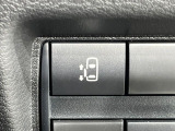 【パワースライドドア】スマートキーや運転席のスイッチでスライドドアの開閉が可能♪電動だから力を入れてドアを開ける必要が無く、小さいお子様でも、重い荷物を持っている時もラクに開け閉めできます♪