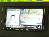 【マルチアラウンドモニター】専用のカメラにより、上から見下ろしたような視点で360度クルマの周囲を確認することができます☆死角部分も確認しやすく、狭い場所での切り返しや駐車もスムーズに行えます。