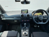 車の情報もひと目でわかるディスプレイは魅力的です。ショールームでぜひ、ご覧になられてください。