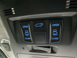 両側パワースライドドア付きだから、狭い駐車スペースなどでの 乗り降りラクラク!小さなお子さまのいるご家庭には嬉しい装備。