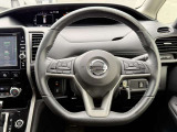 【純正革巻きステアリング】上質な革を使用することで、手にしっかり馴染みとても運転しやすいハンドルです♪
