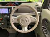 インテリアに合わせたデザインのステアリングは、運転される方のことも考え、運転しやすい形状、大きさです。是非一度、実際に触ってお確かめください。