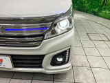 【HIDヘッドライト】非常に明るく前方を照らしてくれるので、悪天候や夜間の走行時も視界良好で安心してお乗りいただけます。