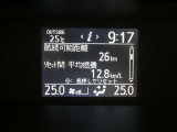 各操作スイッチは使いやすい位置に配置され、とっても見やすいメーターです。夜間時はラグジュアリーな気分にさせてくれる照明が魅力ですので、夜のドライブも楽しみになりますよ♪