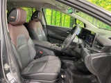 運転席シート廻りは使用感も少なく、良好な状態となっています。丁寧に使われていたことがよくわかりますね。