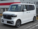 当社新車店舗にてデモカー使用の車です☆距離少なく状態良好です!