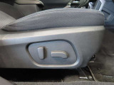 パワーシート搭載。微妙な調整が手軽にでき、ピッタリの最適なポジションで運転することが可能です。
